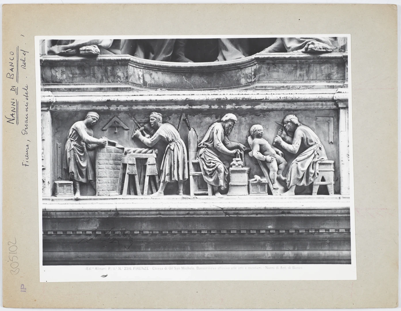 Objekt des Monats März 2025 - Fotografie des Reliefs am Sockel der “Quattro Coronati“ der Kirche Or San Michele in Florenz