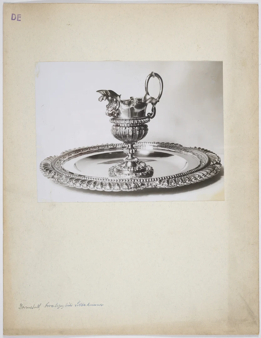 Fotografie einer Lavabo-Garnitur aus dem ehemaligen Darmstädter Silberschatz von Johann Ludwig Biller
